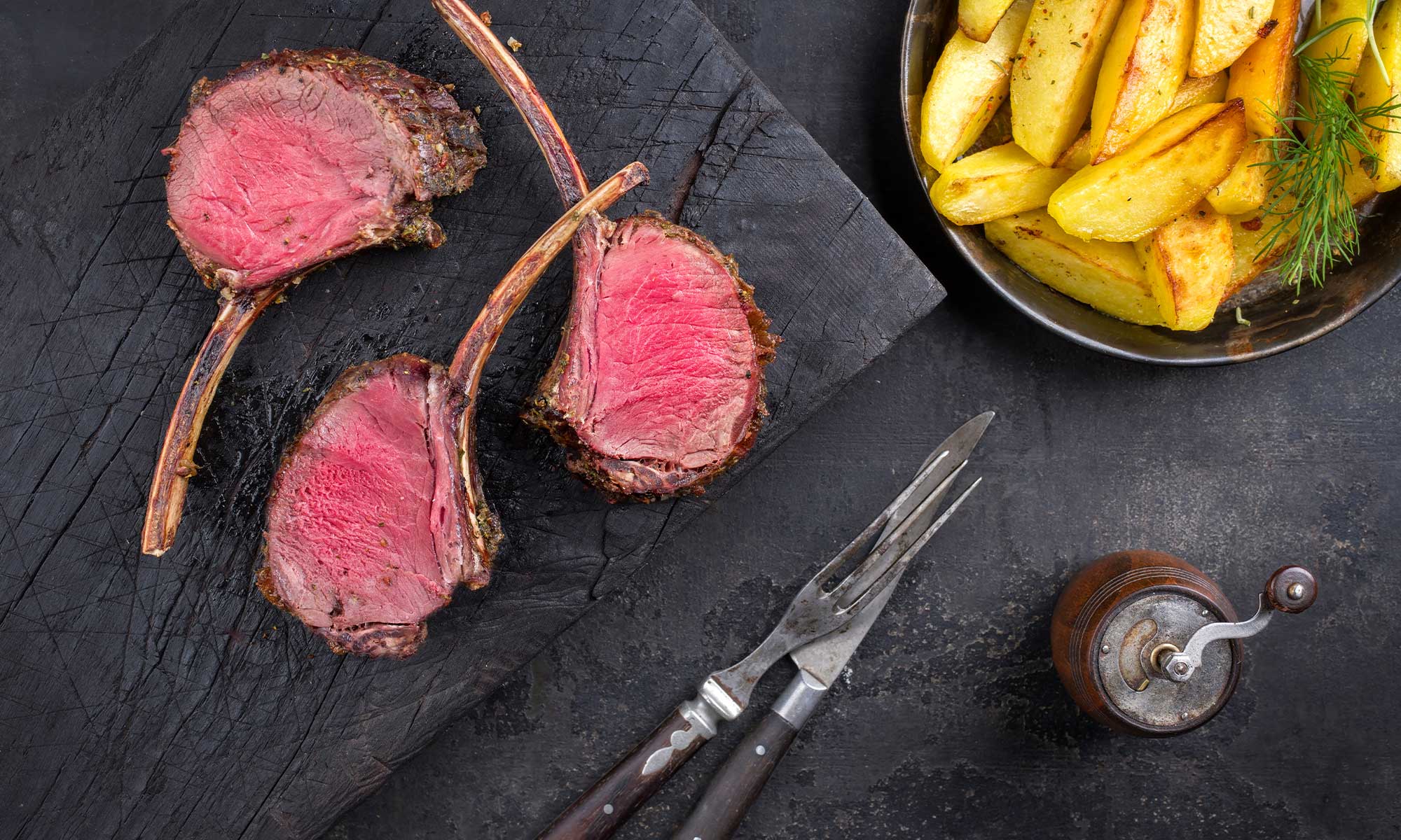 Costolette di agnello con patate al forno